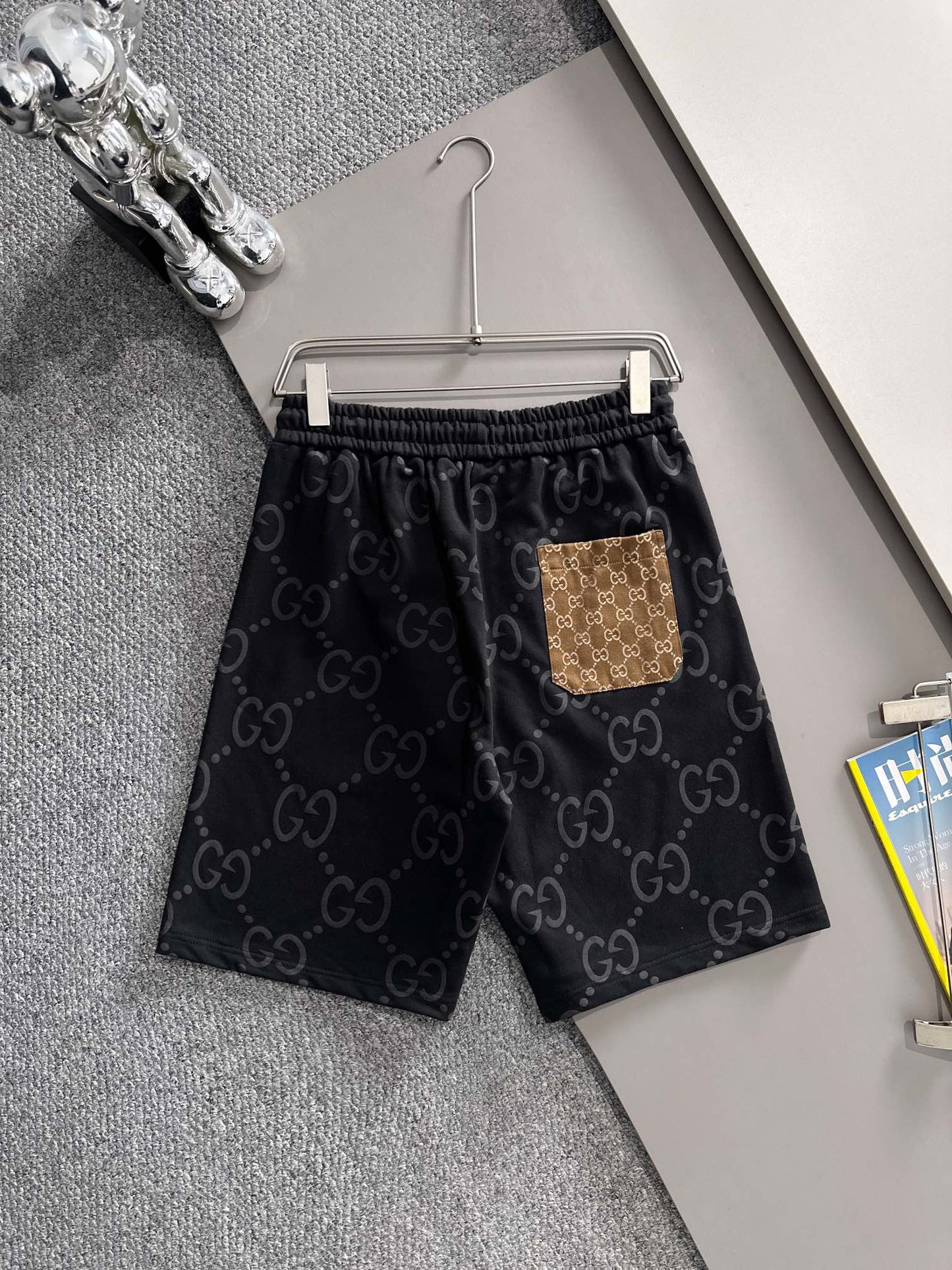 Gucci shorts with back patch pocked