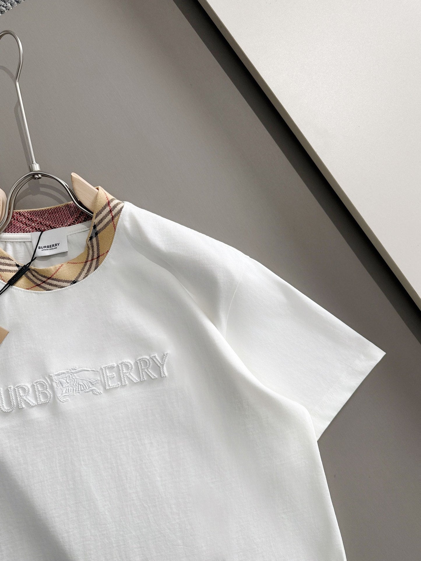 Burberry Embriodered T shirt Unisex